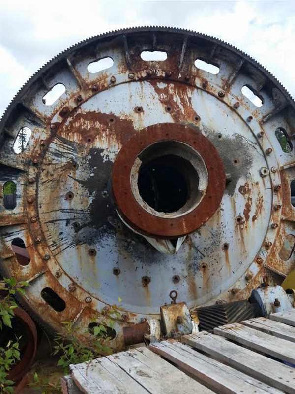 ALLIS CHALMERS 8' x 10' (2.4m x 3m) Ball Mill with 400 HP Motor 
